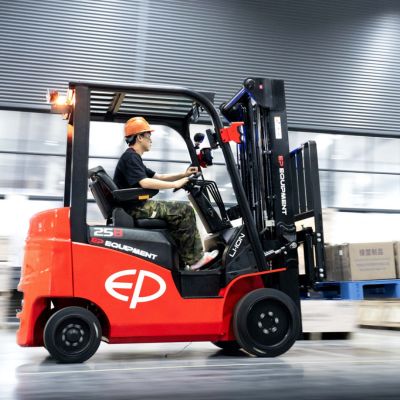 Empilhadeira Elétrica EFL181 6 locação de empilhadeira 3