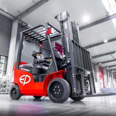 Empilhadeira Elétrica EFL181 5 locação de empilhadeira