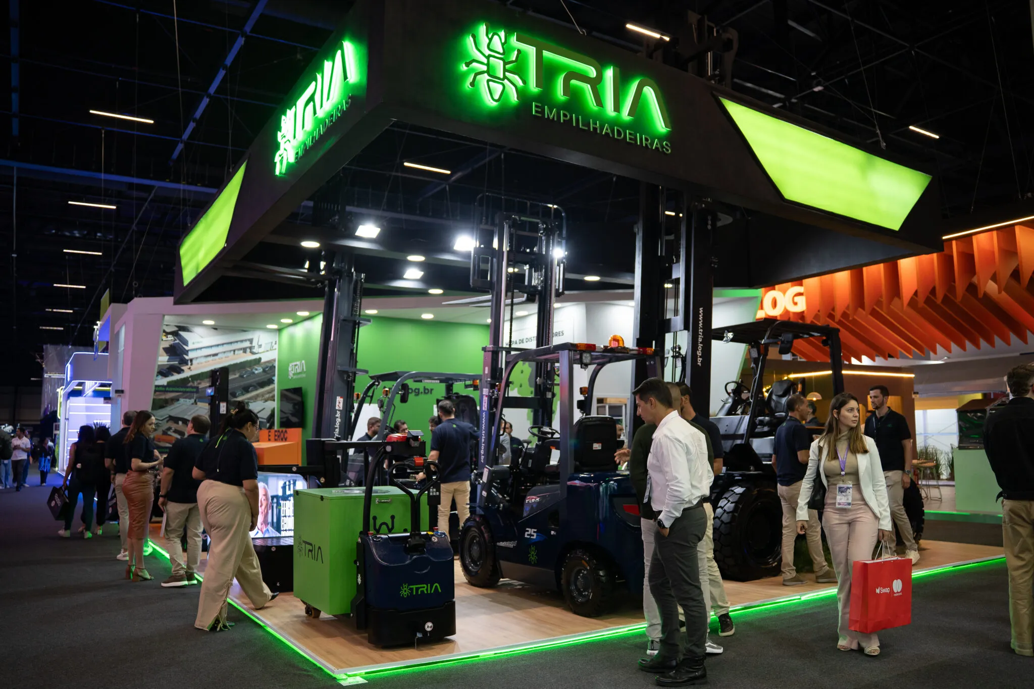 Estande Equipolog TRIA em feira